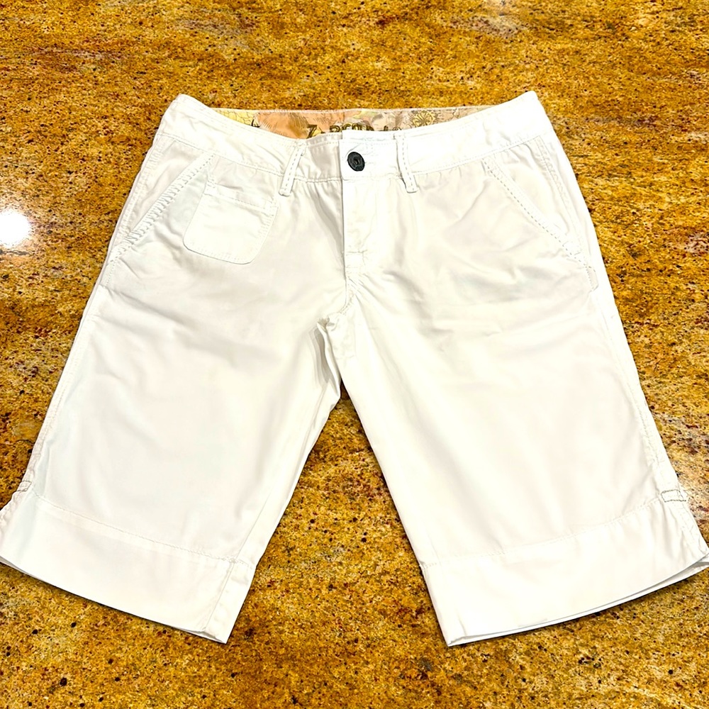Z-BRAND WOMENS WHITE COTTON KNEE LENGTH SHORTS WITH STITCH DETAILING IN SIZE 28